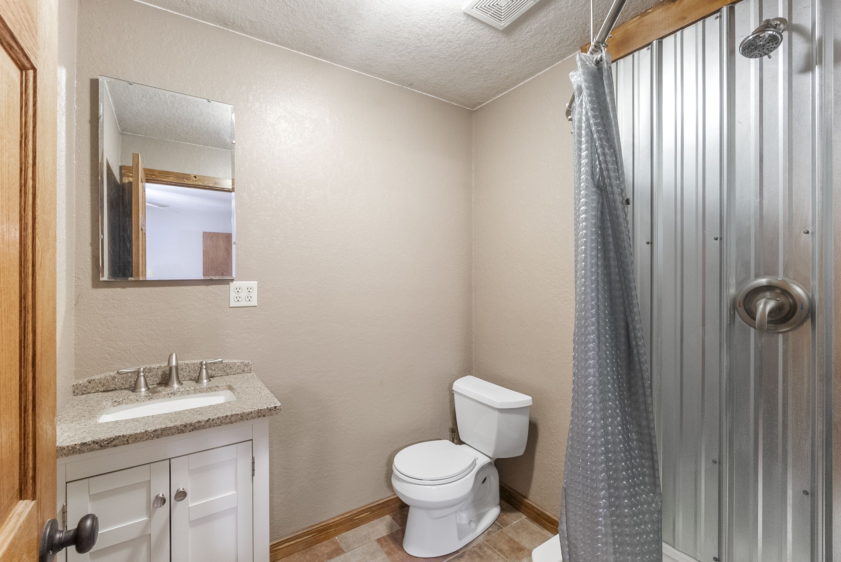 Listing Photo: 19-print-3251 Brandon Diagonal Blvd_Edits (19 of 52)